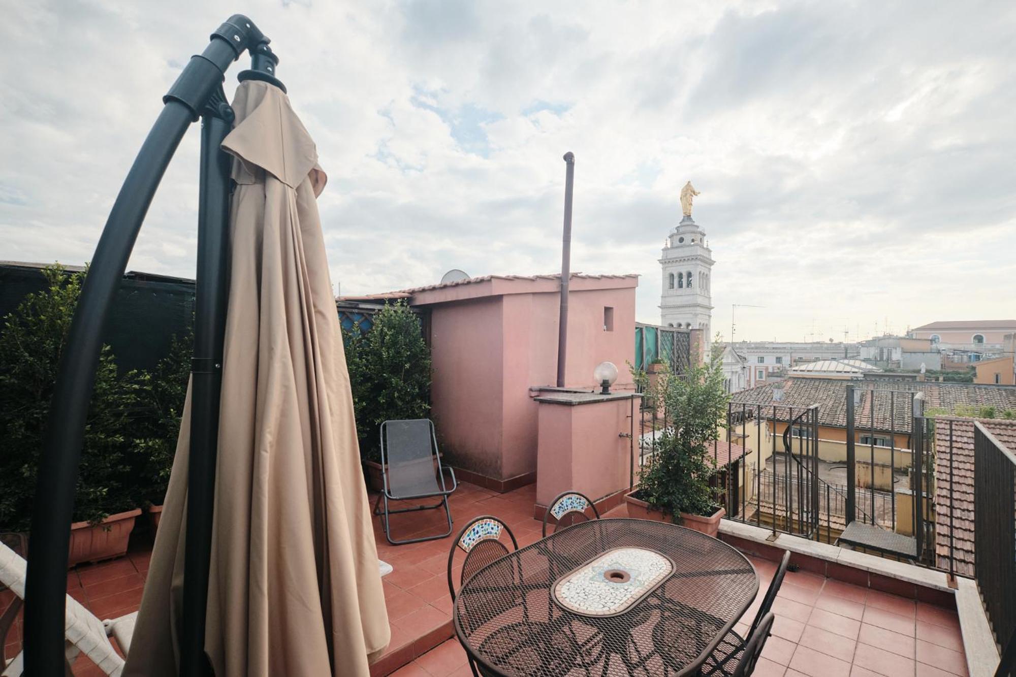 Penthouse With A View Of - 2 Bedrooms And 2 Bathrooms